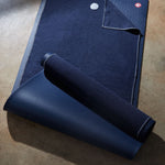 Manduka Yogitoes® Midnight Yoga Mat Havlusu