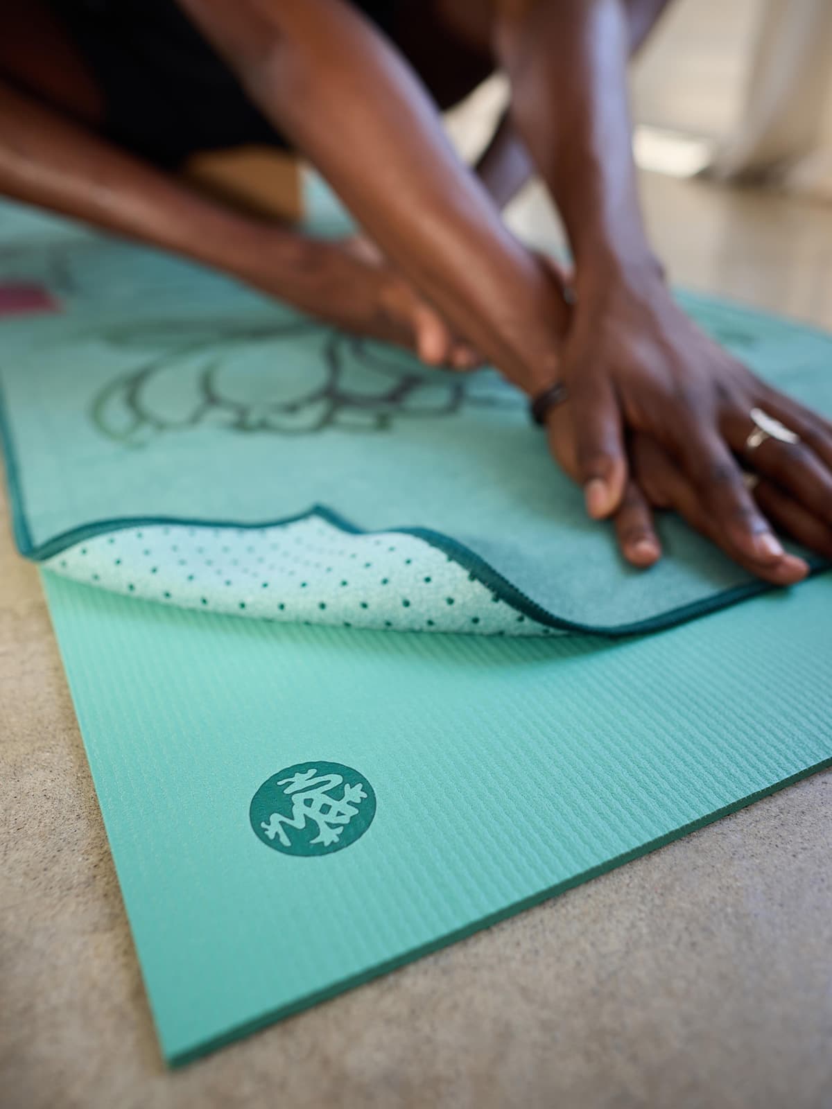 Manduka Yogitoes® Mat Towel Lotus Life Yoga Mat Havlusu